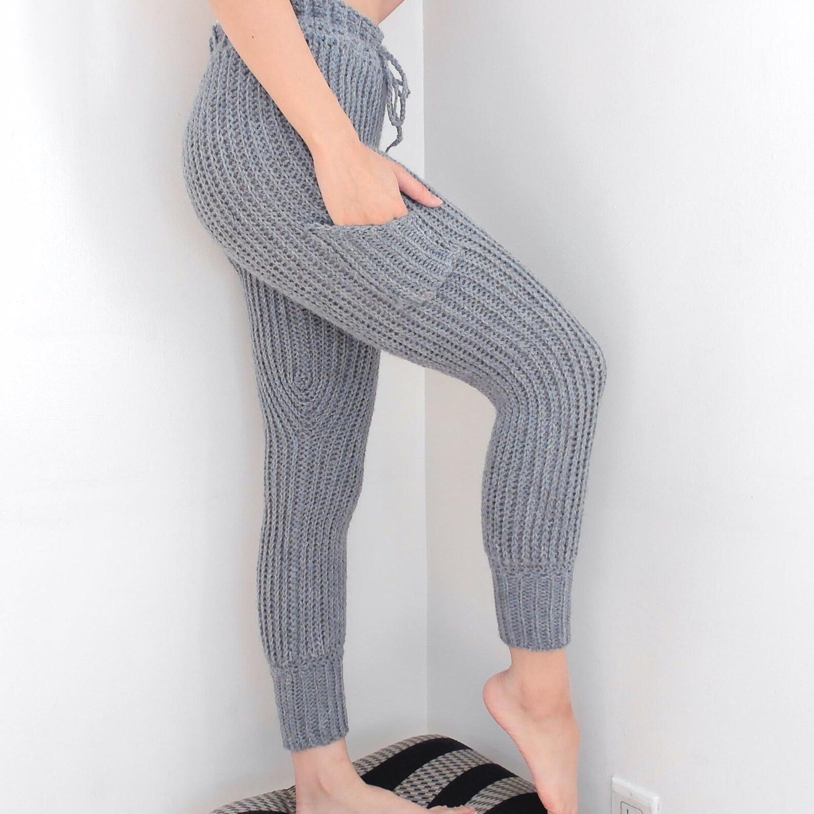 Crochet leggings with pockets